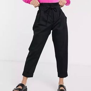 NWOT ASOS Bershka Women’s Black High Waisted Paper Bag Waist Pants Size US 6